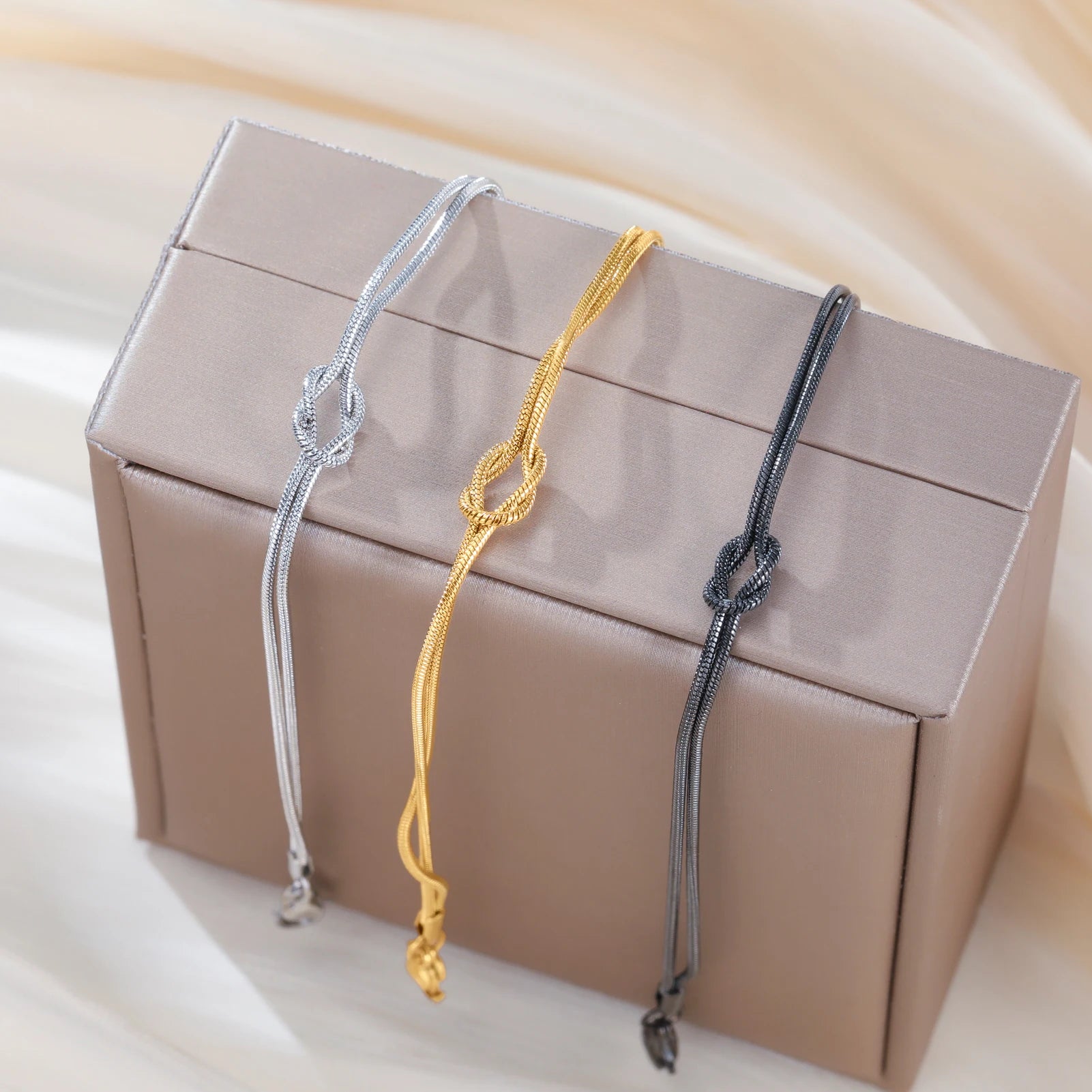 Forever Knot Bracelet Set — Skyrim photo 6